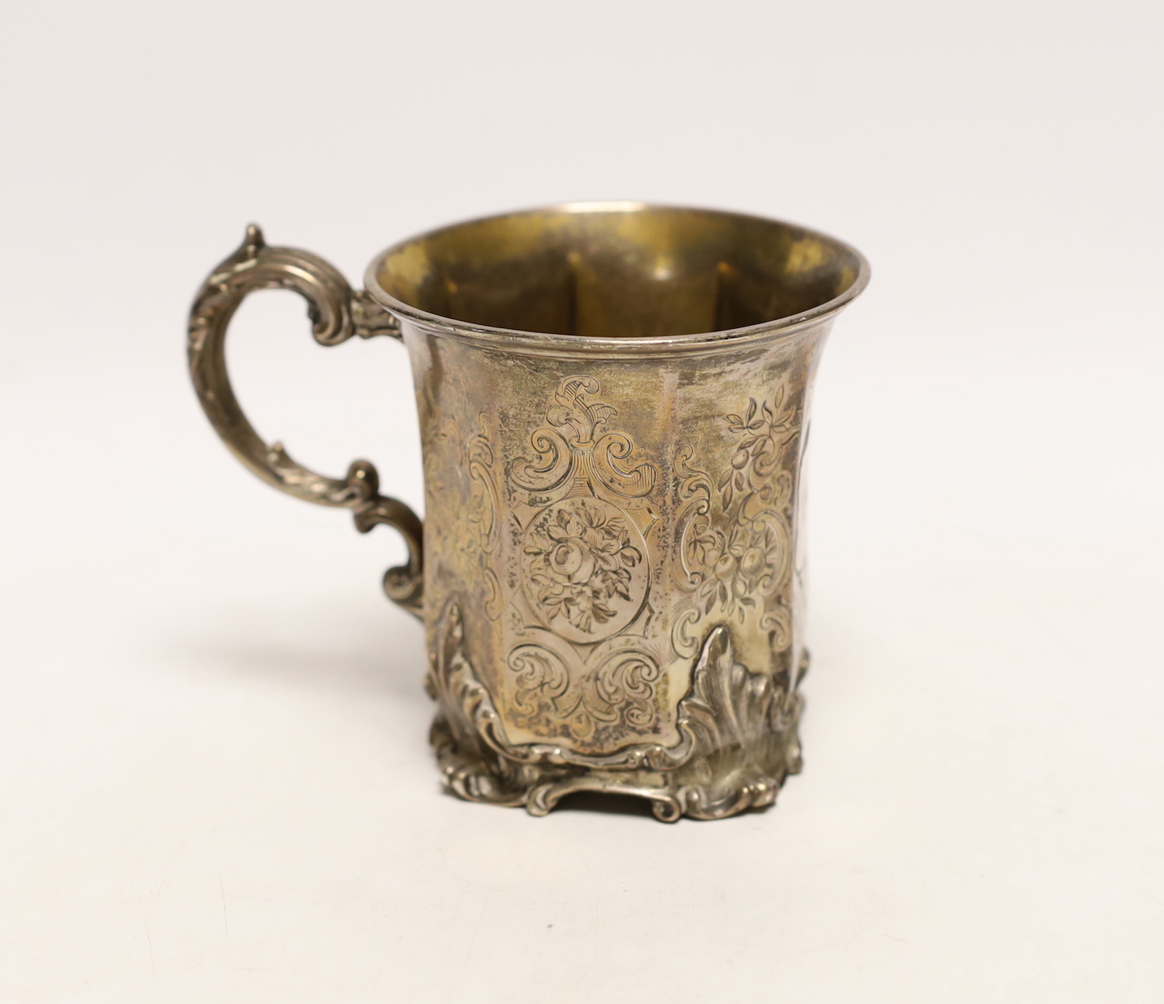 An ornate Victorian silver christening can, The Barnards, London, 1843, 92mm, 6.8oz.